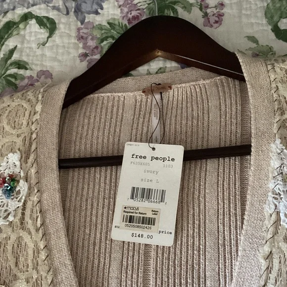 Free People Cream Floral Lace Cardigan, size L, new - Picture 6 of 6